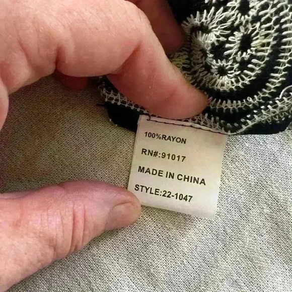 Solitaire crochet top black and white Exc condition. Loose elastic sleeve size M - Picture 11 of 15